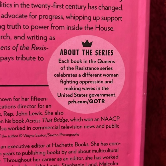 👑 Queens of the Resistance 🙌🏾 AOC 📚 - Picture 3 of 3